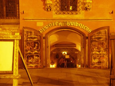 Breslau Schweidnitzer Keller außen Nachtaufnahme