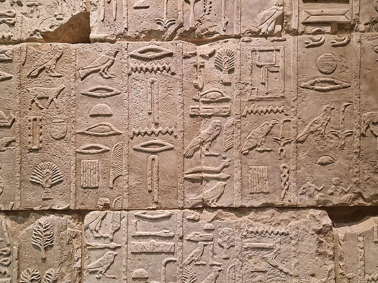 Berlin Neues Museum Hieroglyphen