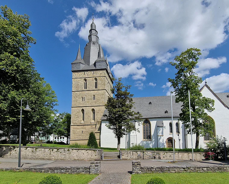 Brilon Stadtkirche außen