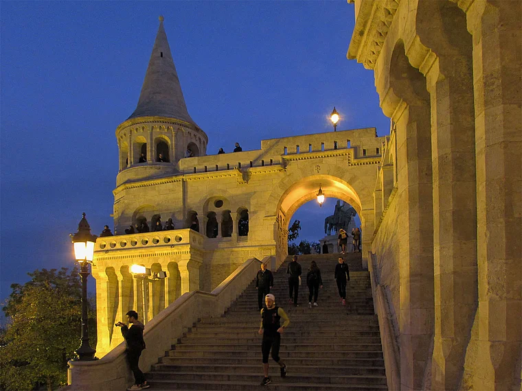 Budapest: Fischerbastei am Abend