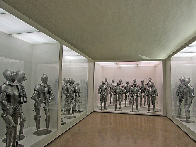 Toledo Militärmuseum Rüstungen total