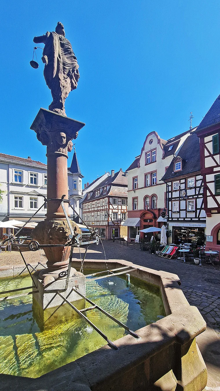 Weinheim Marktplatz Brunnen