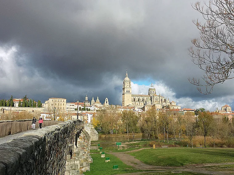 Salamanca Römerbrücke und Kathedrale