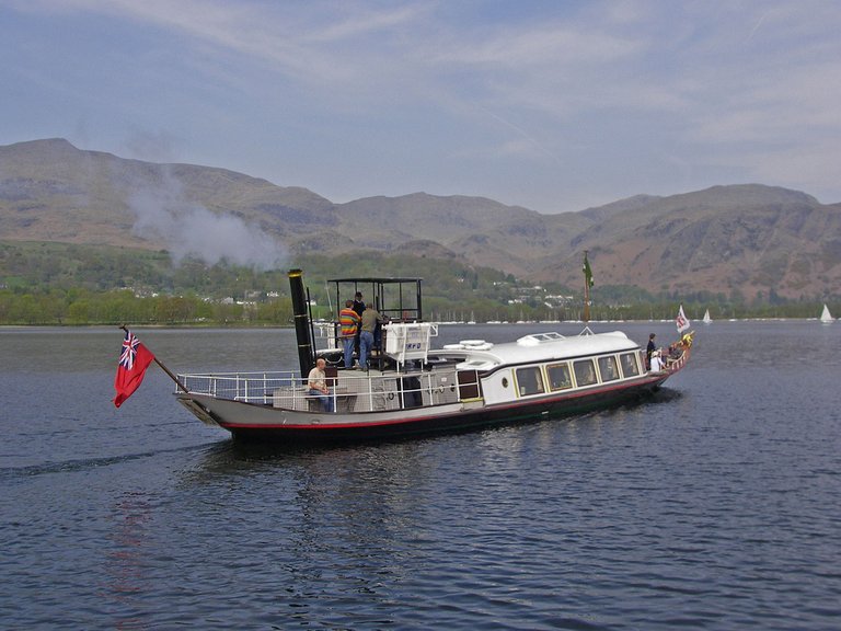 Lake District Coniston Water Gondola vom Ufer