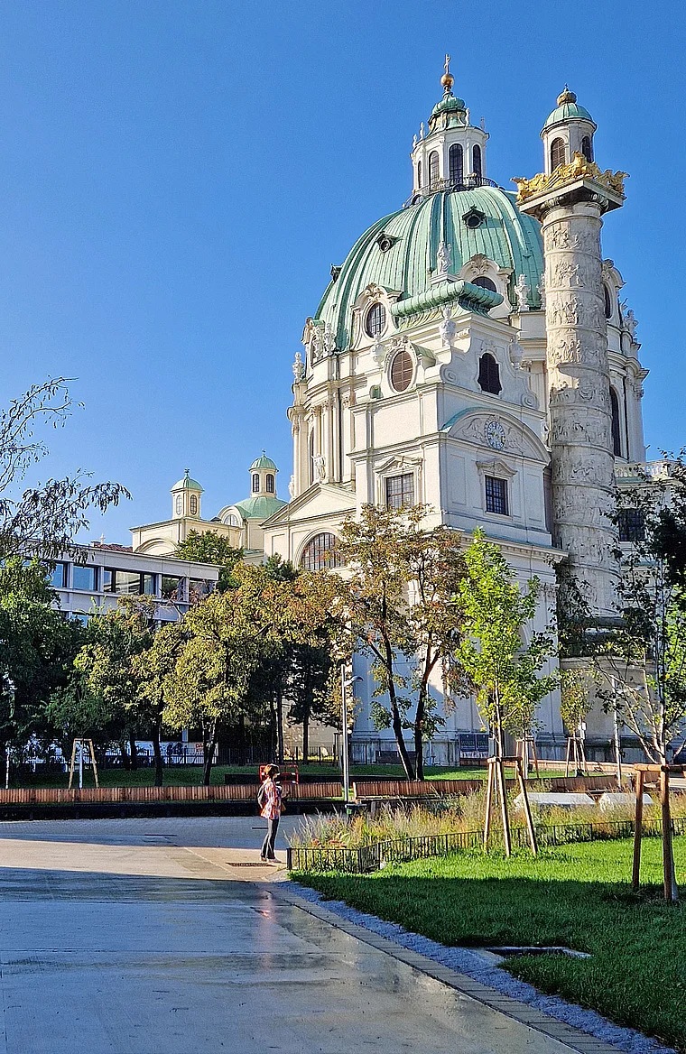 Wien Karlskirche außen