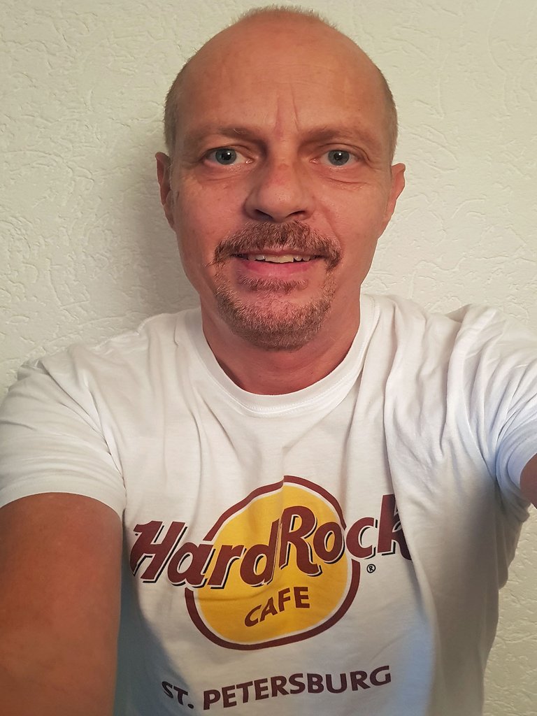 Rolf Fröhling mit Hard Rock Cafe T Shirt St. Petersburg