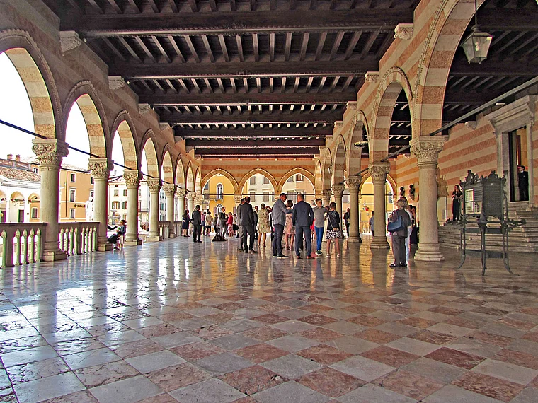 Udine Loggia del Lionello Säulenhalle