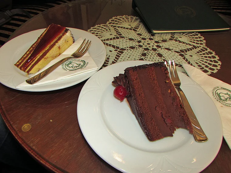 Budapest: Leckere Kuchenspezialitäten im Kult-Café "Ruszwurm" auf dem Burgberg