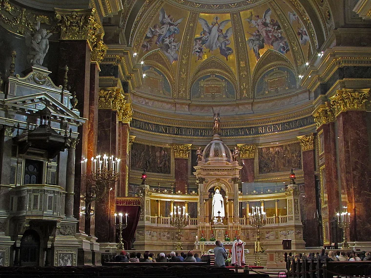 Budapest: Altarraum der Sankt-Stephan-Basilika