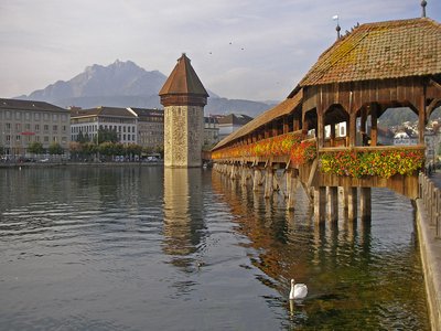 Luzern Wasserturm Kapellbrücke vom Rathausquai