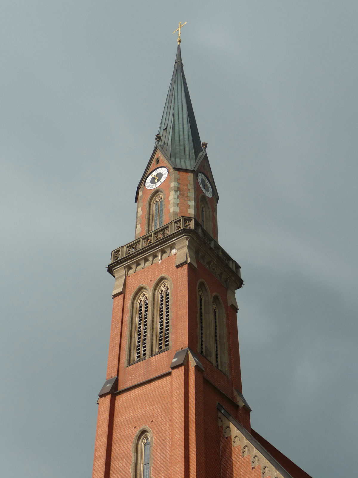 Übersee Bayern Kirchturm nah