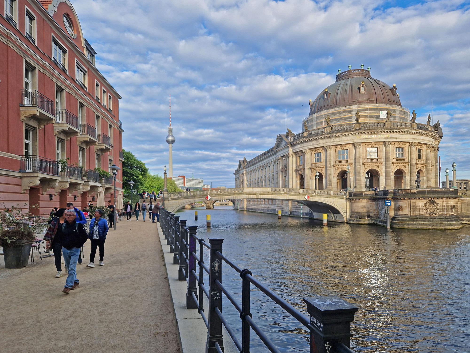 Berlin Bodemuseum Spree