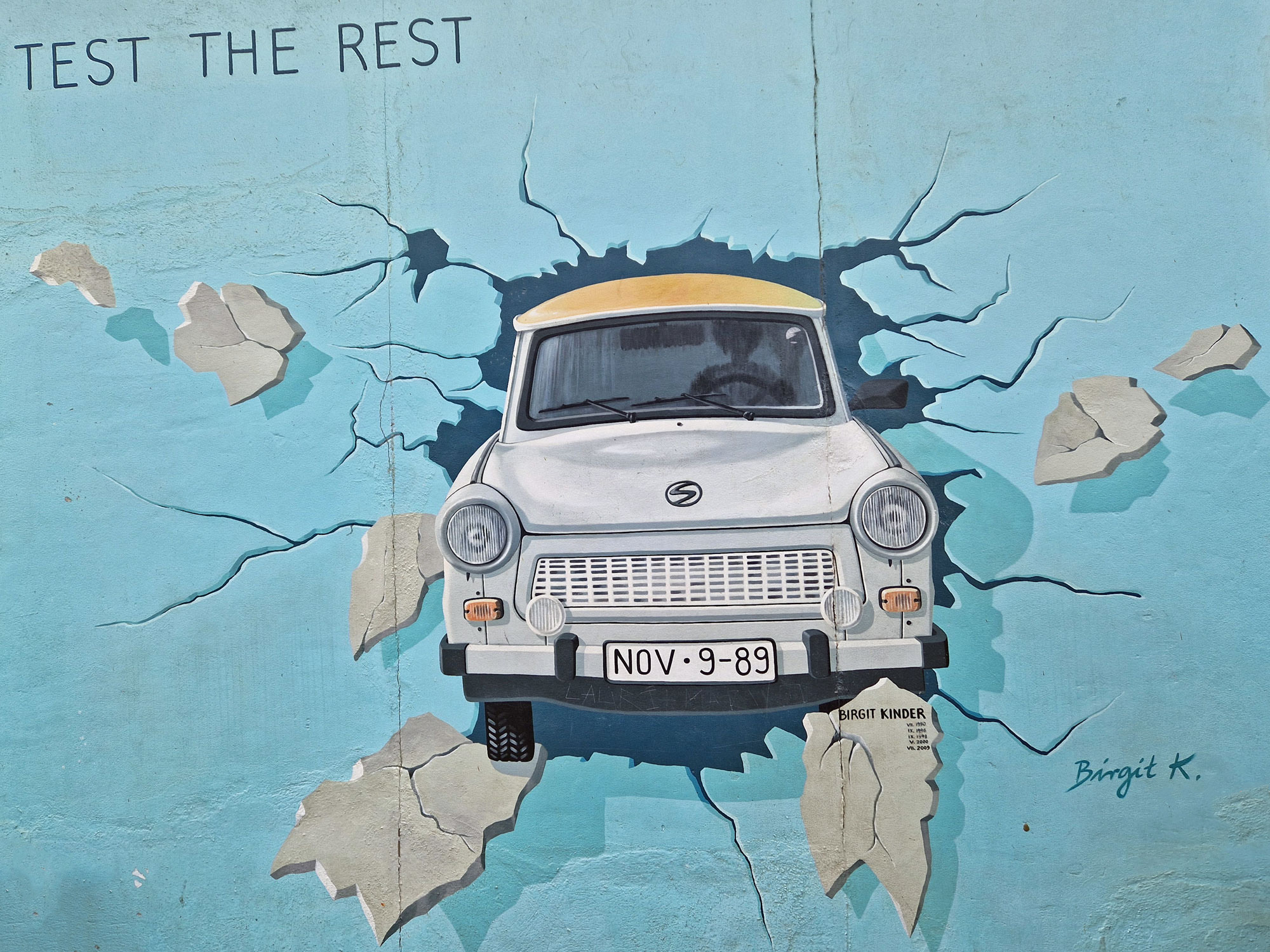 Berlin East Side Gallery Trabant