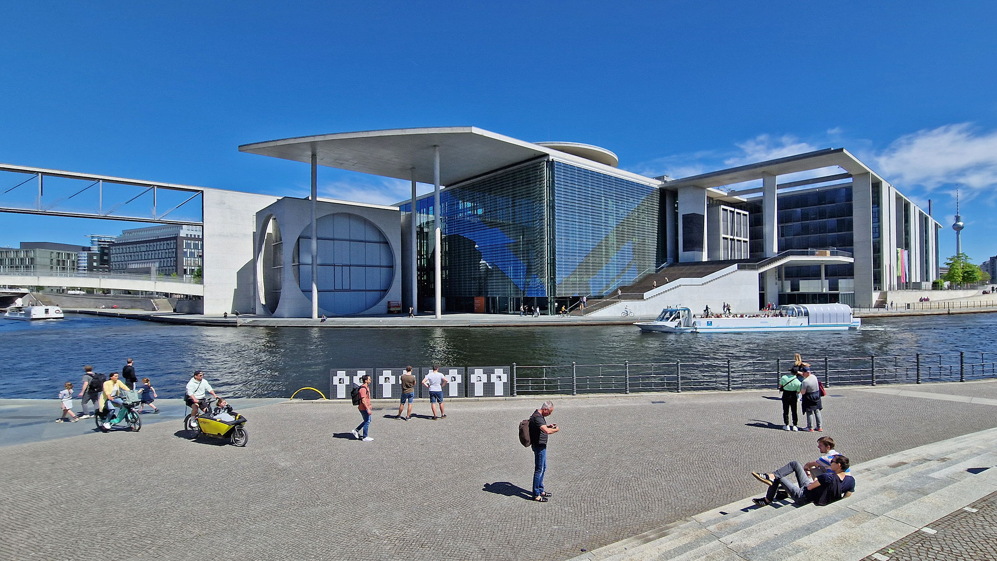 Berlin Bibliothek Bundestag außen
