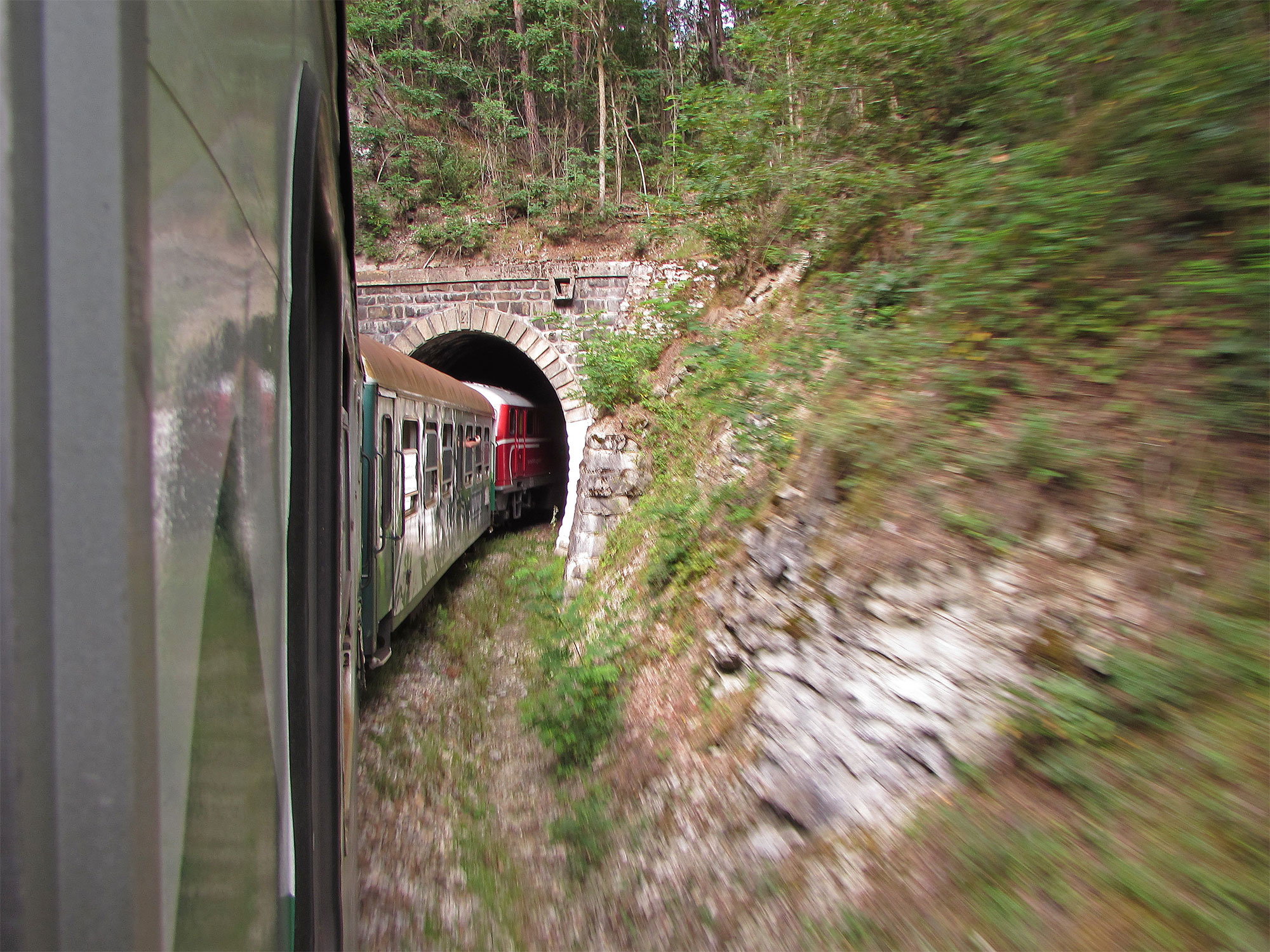 Bulgarien Rhodopen Schmalspurbahn Tunnel