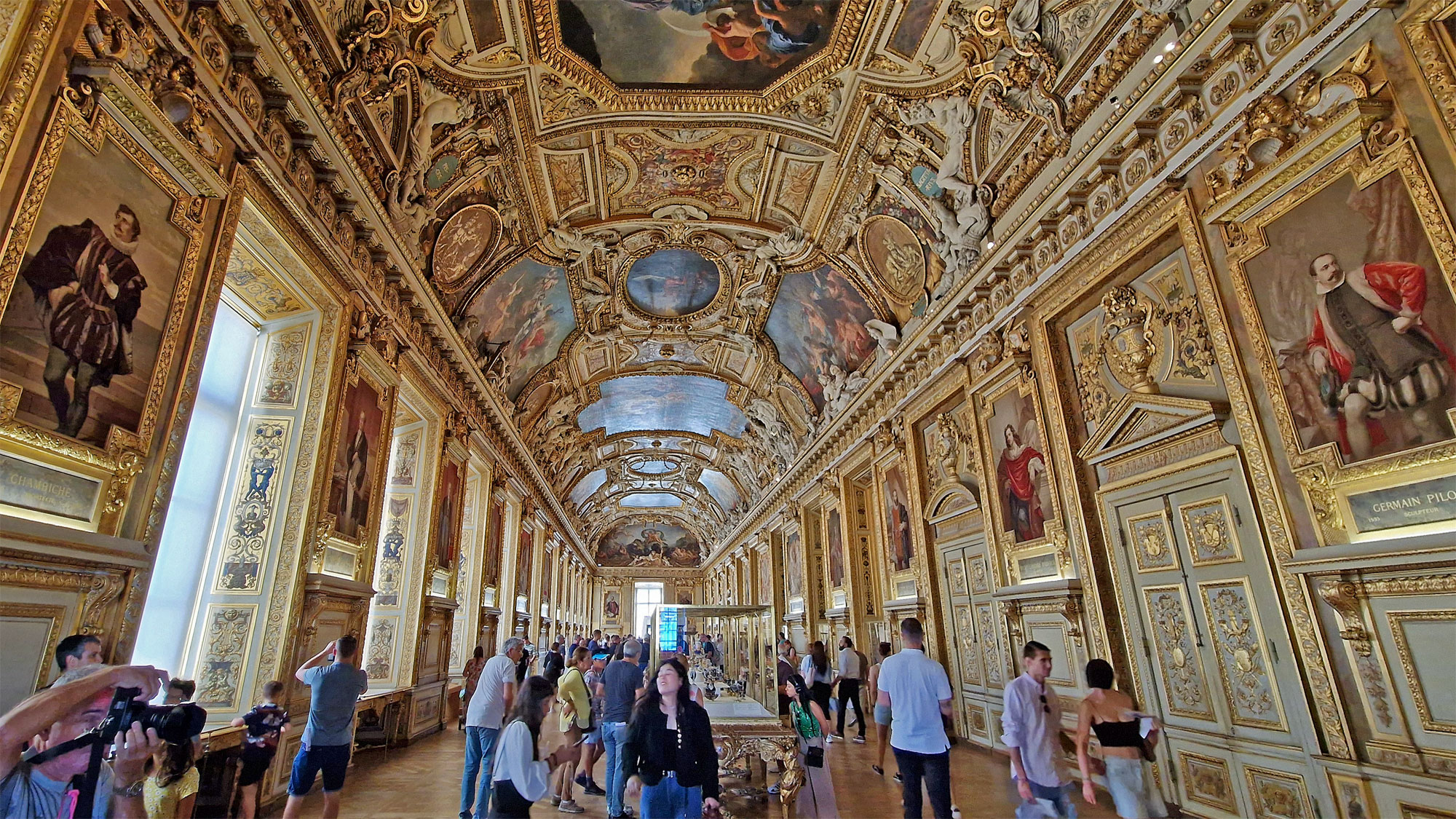 Paris Louvre Innenaufnahme
