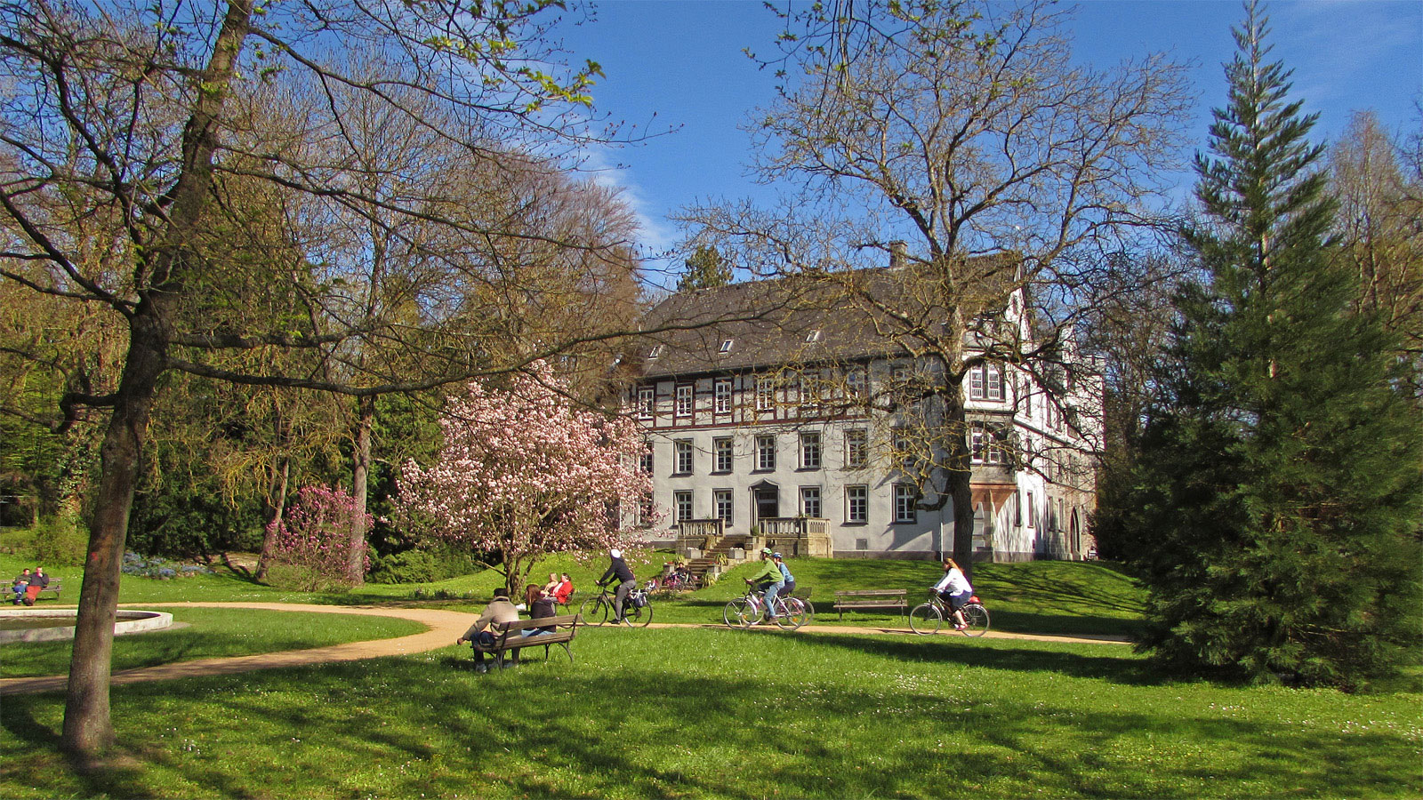 Buseck Schlosspark Frühling