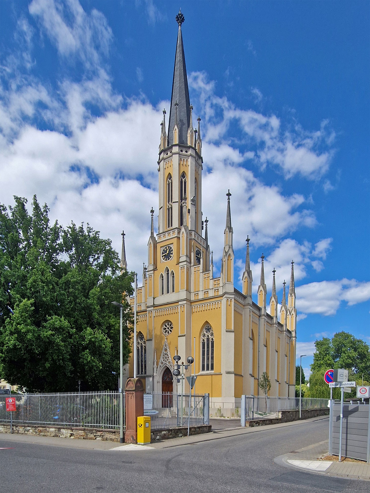 Eltville Erbach Johanneskirche außen
