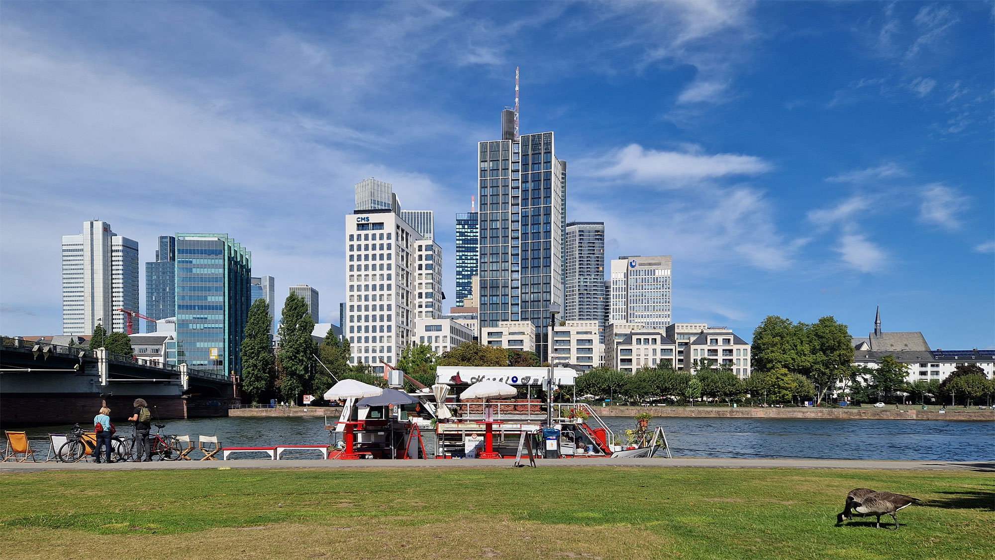 Frankfurt Mainufer Skyline Bankenviertel