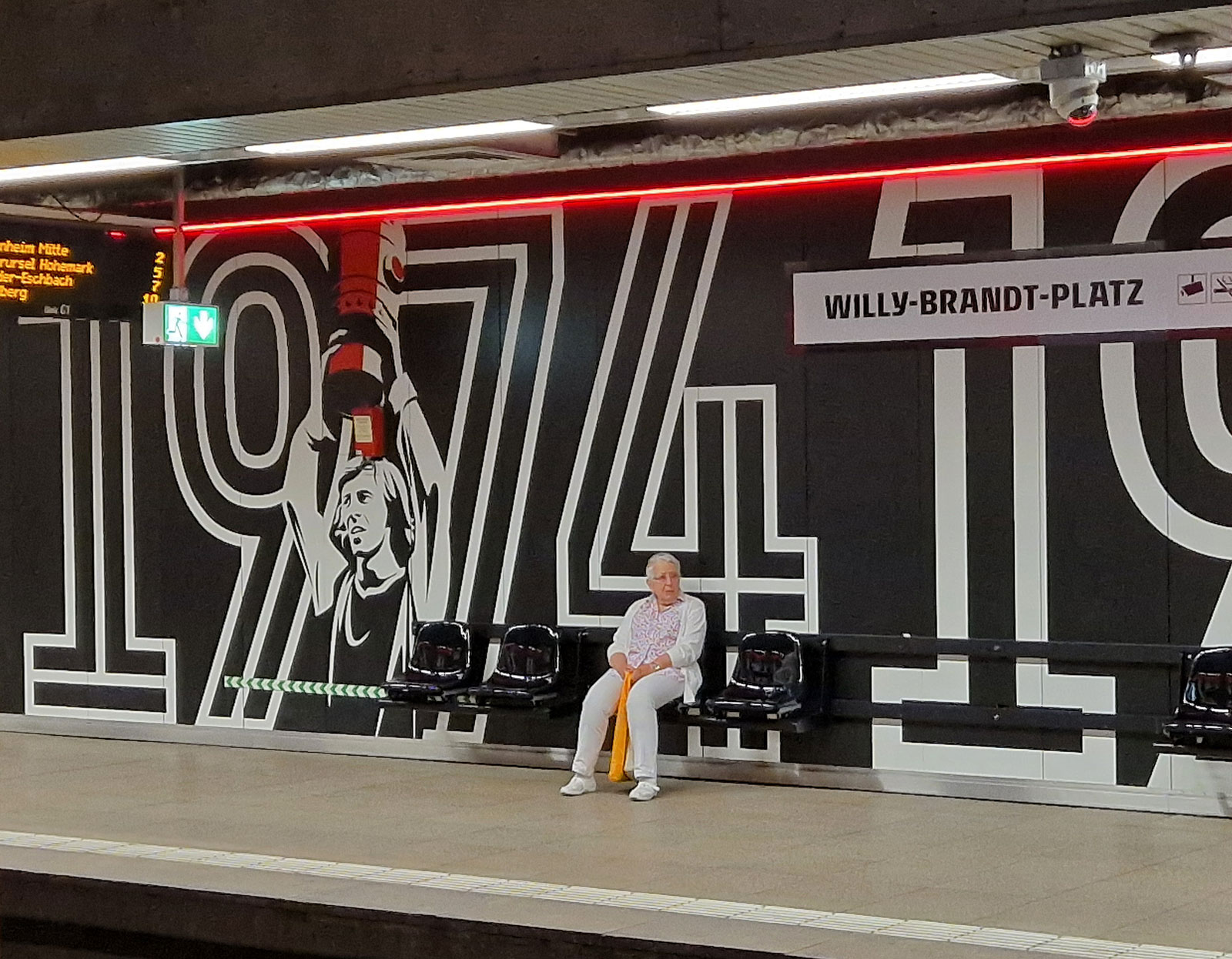 Frankfurt U Bahn Station Willy Brandt Platz Eintracht