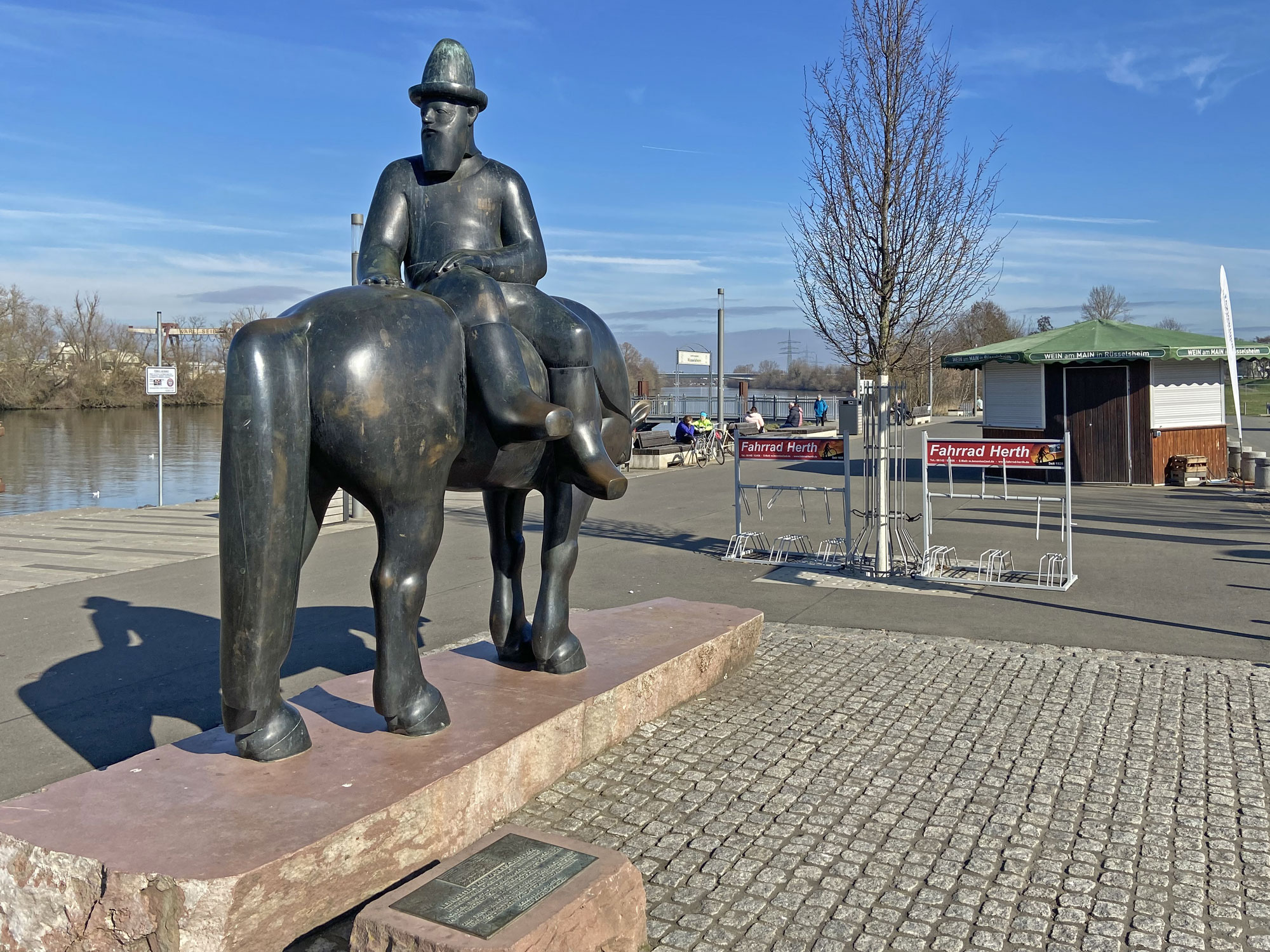Rüsselsheim Mainufer Reiterstandbild