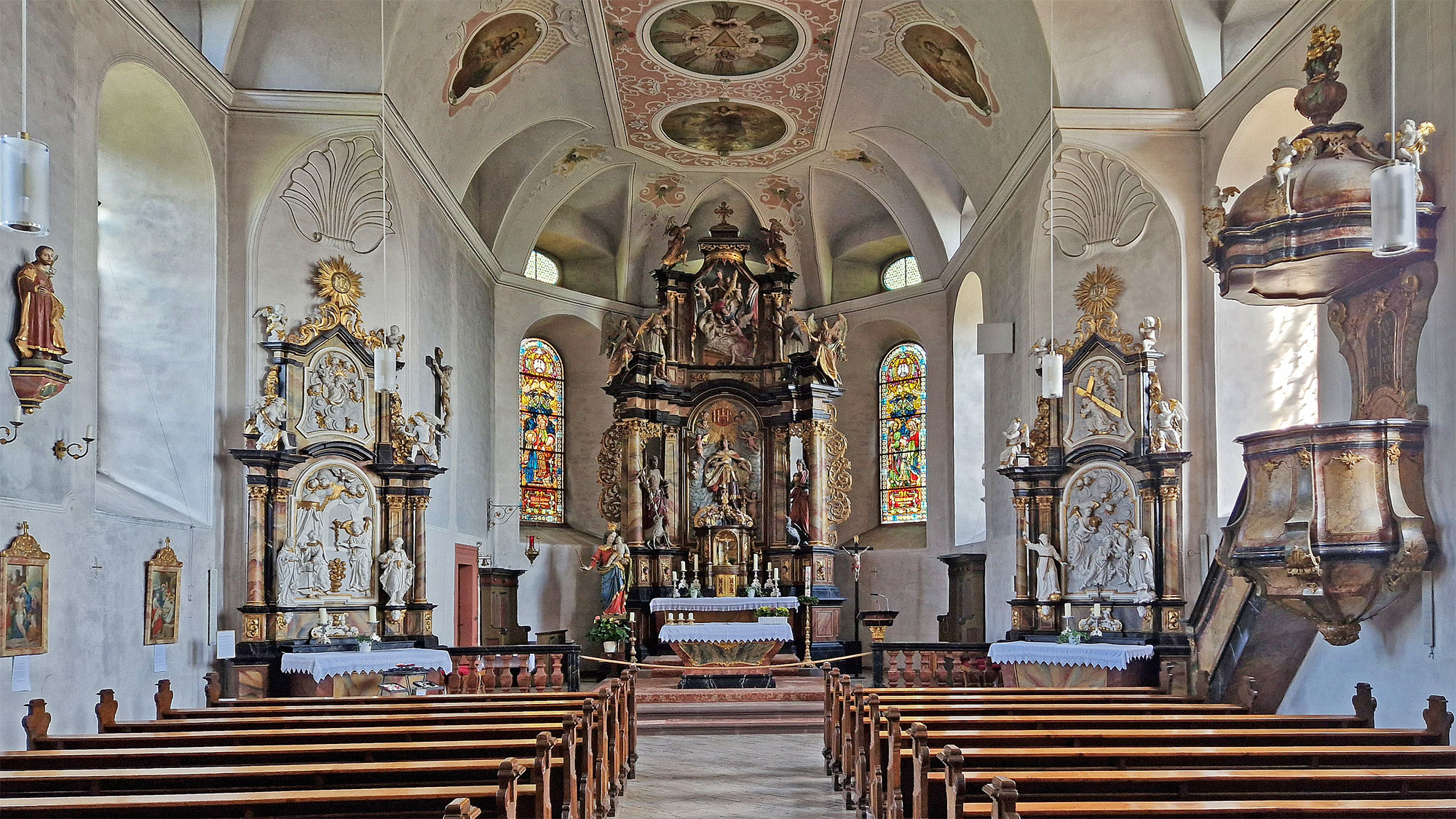 Stadtallendorf Katharinenkirche innen