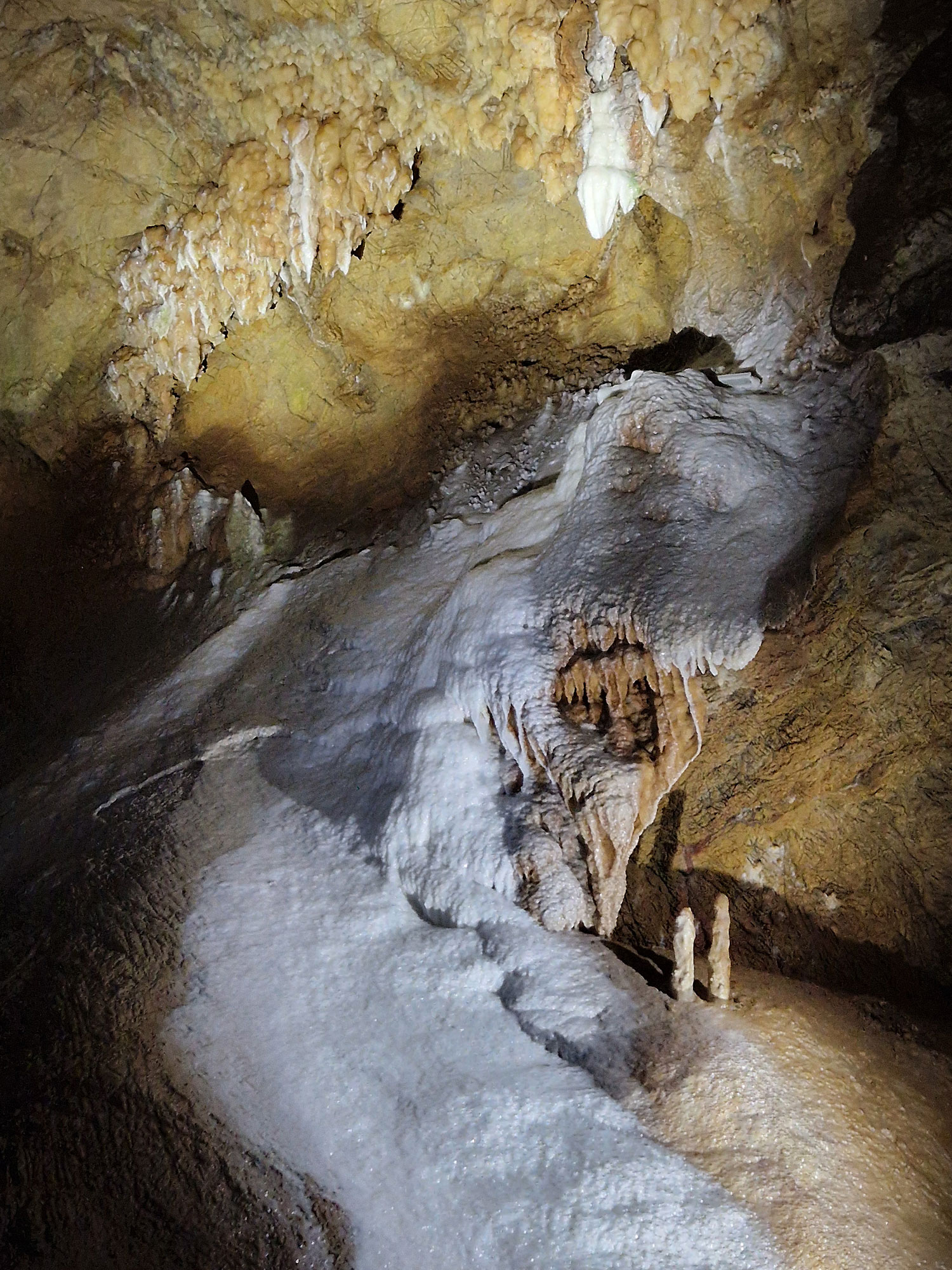 Weilburg Kubacher Kristallhöhle Sinter