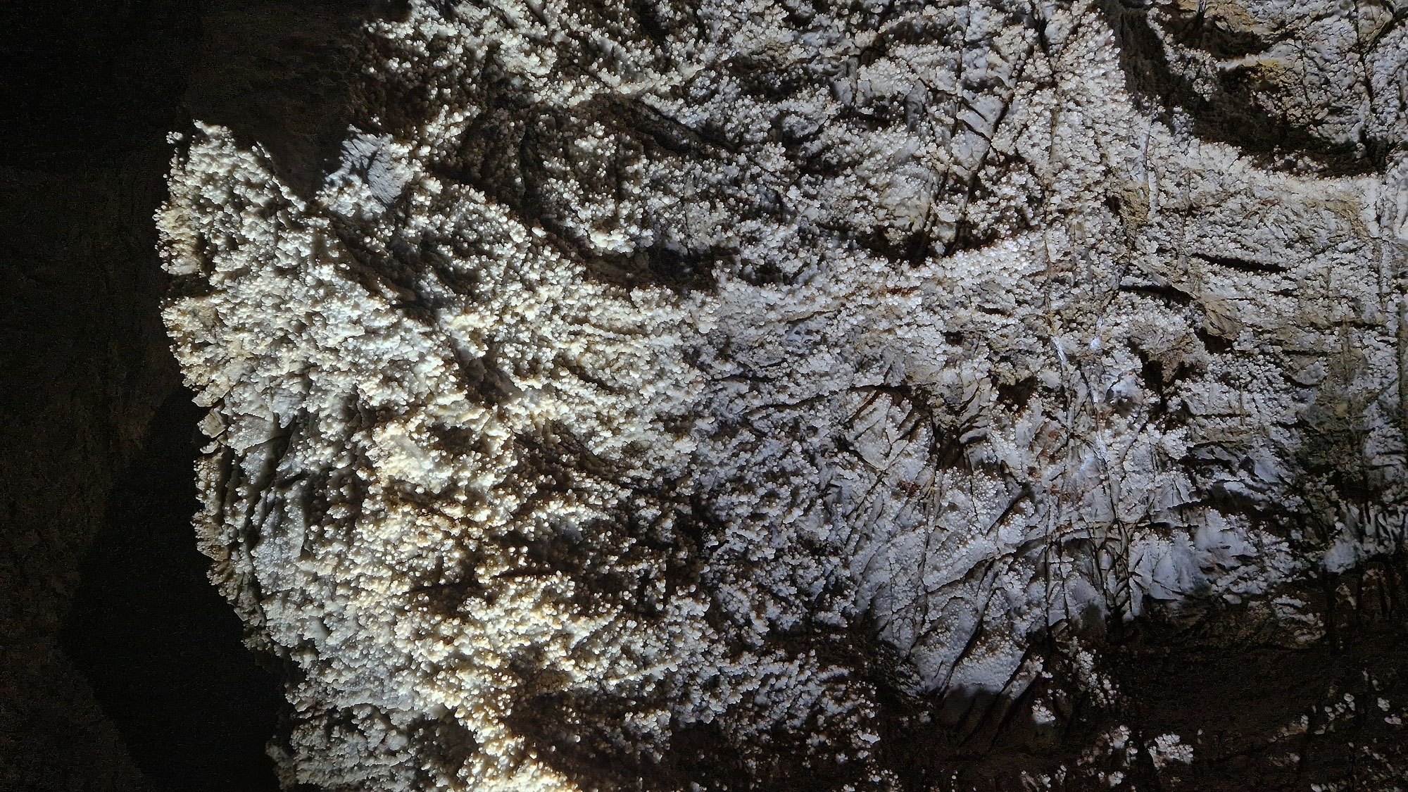 Weilburg Kubacher Kristallhöhle Nahaufnahme Kalzit