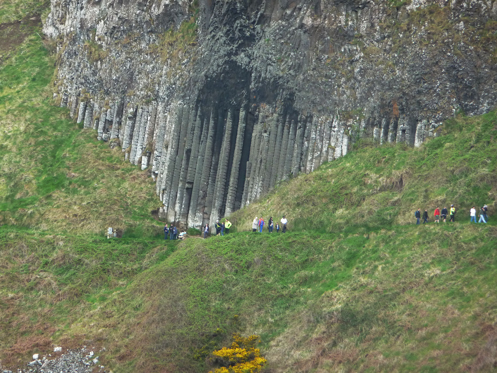 Nordirland Giant's Causeway Basaltsäulen im Hinterland
