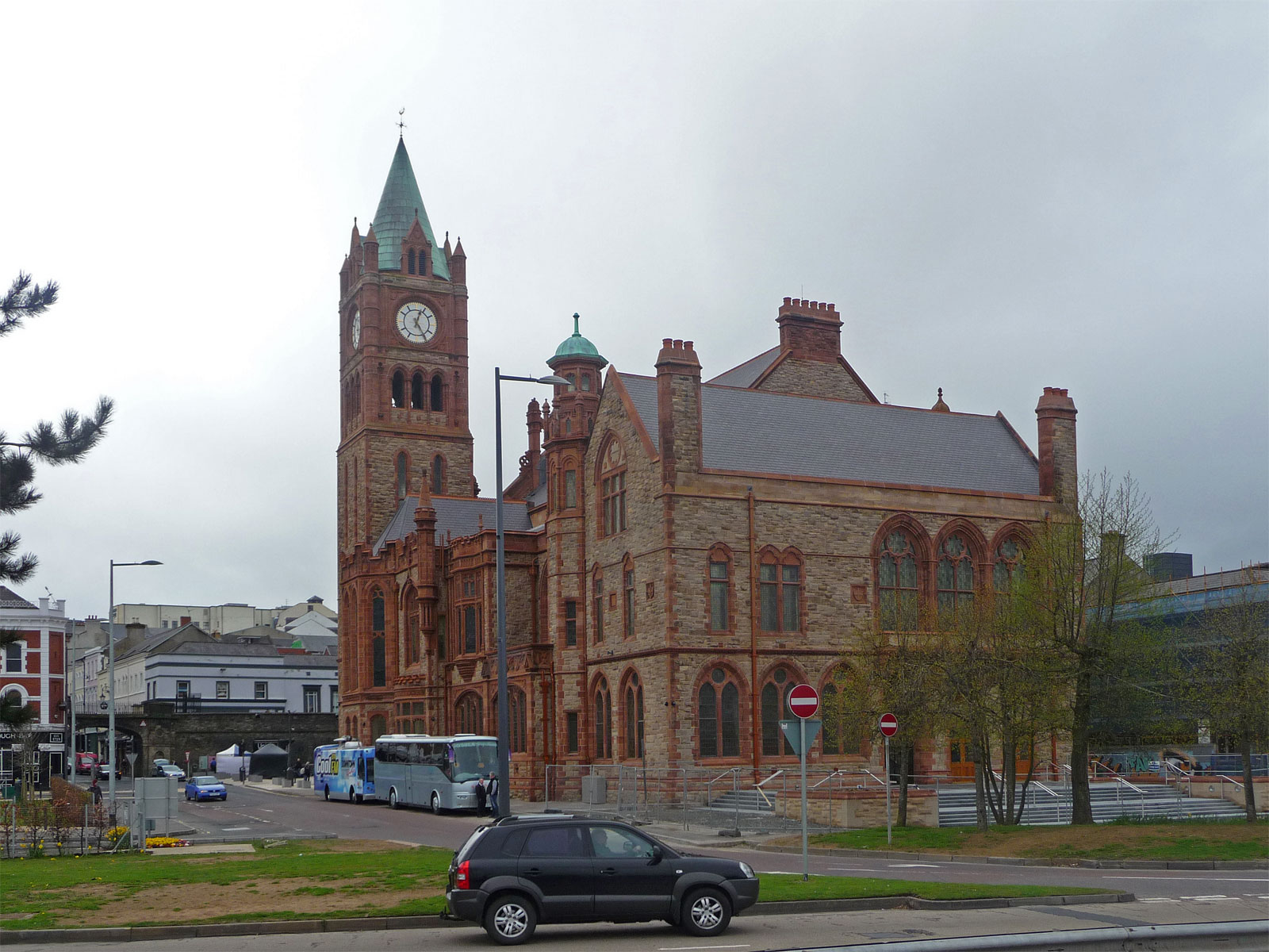 Nordirland Londonderry Guildhall nah