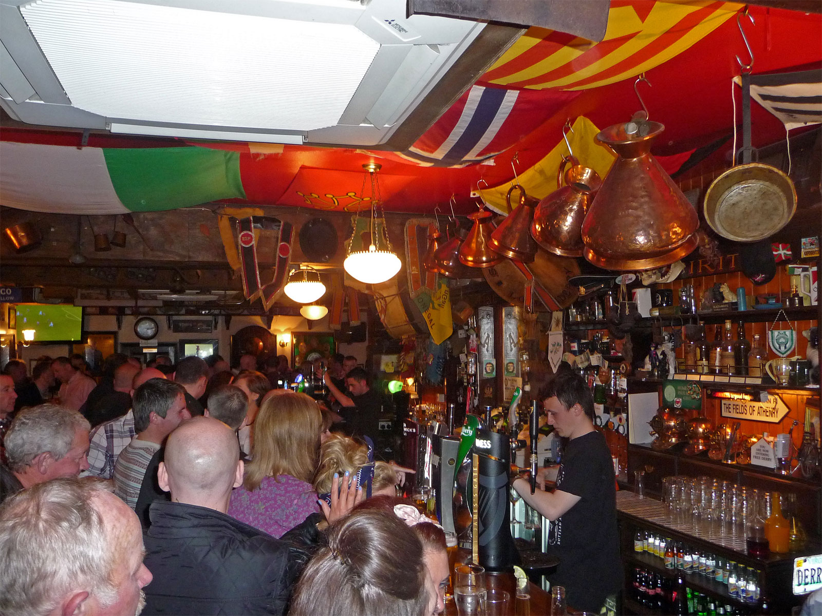 Nordirland Londonderry Irish Pub innen