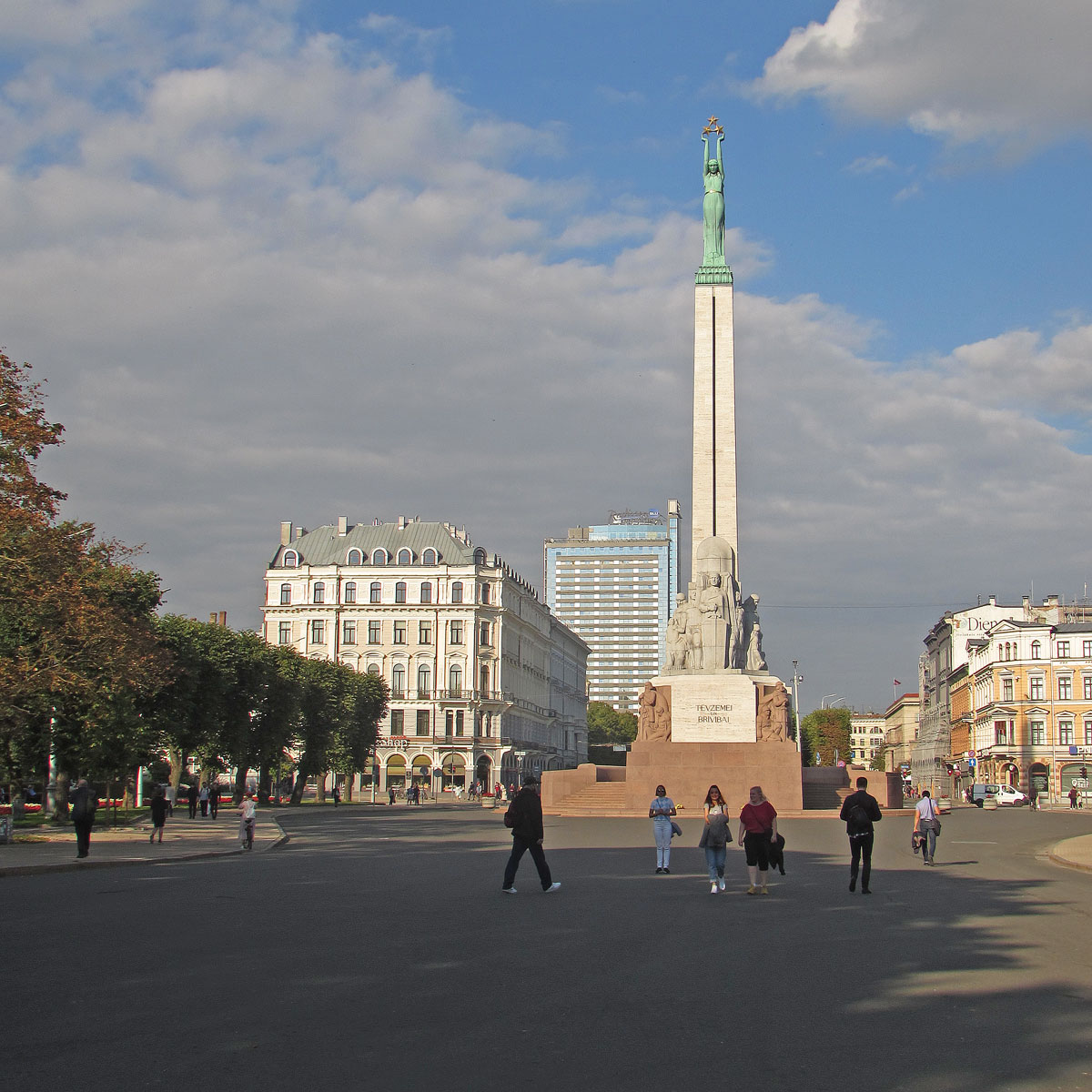 Riga Freiheitsstatue Milda