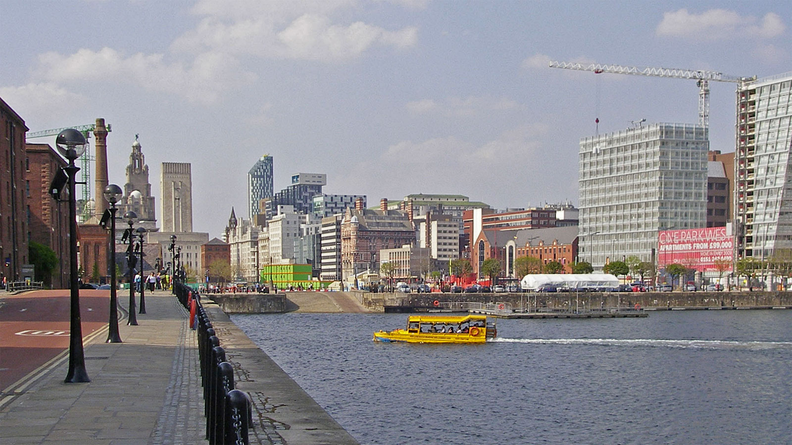 Liverpool Hafenbecken Yellow Duckmarine