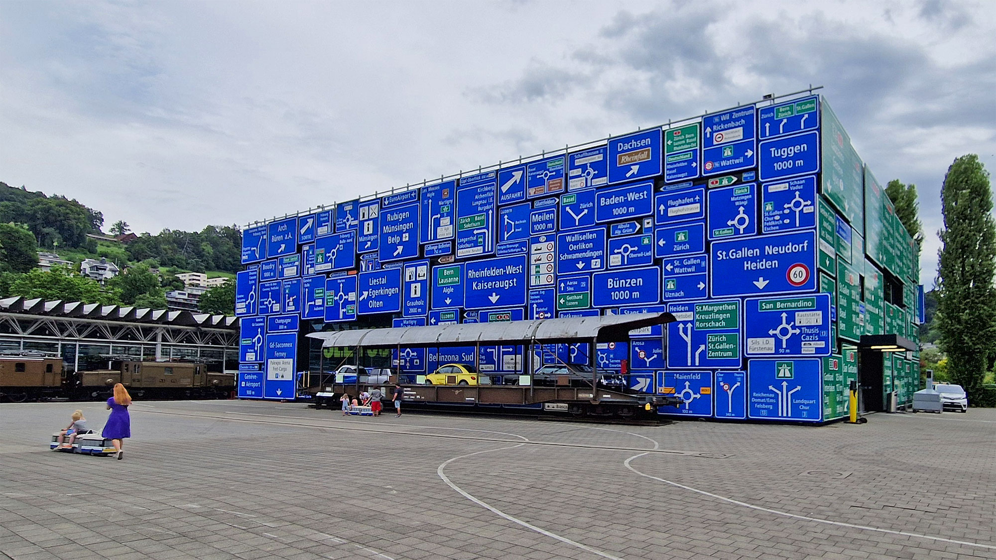 Luzern Verkehrshaus Straßenverkehr Außenaufnahme