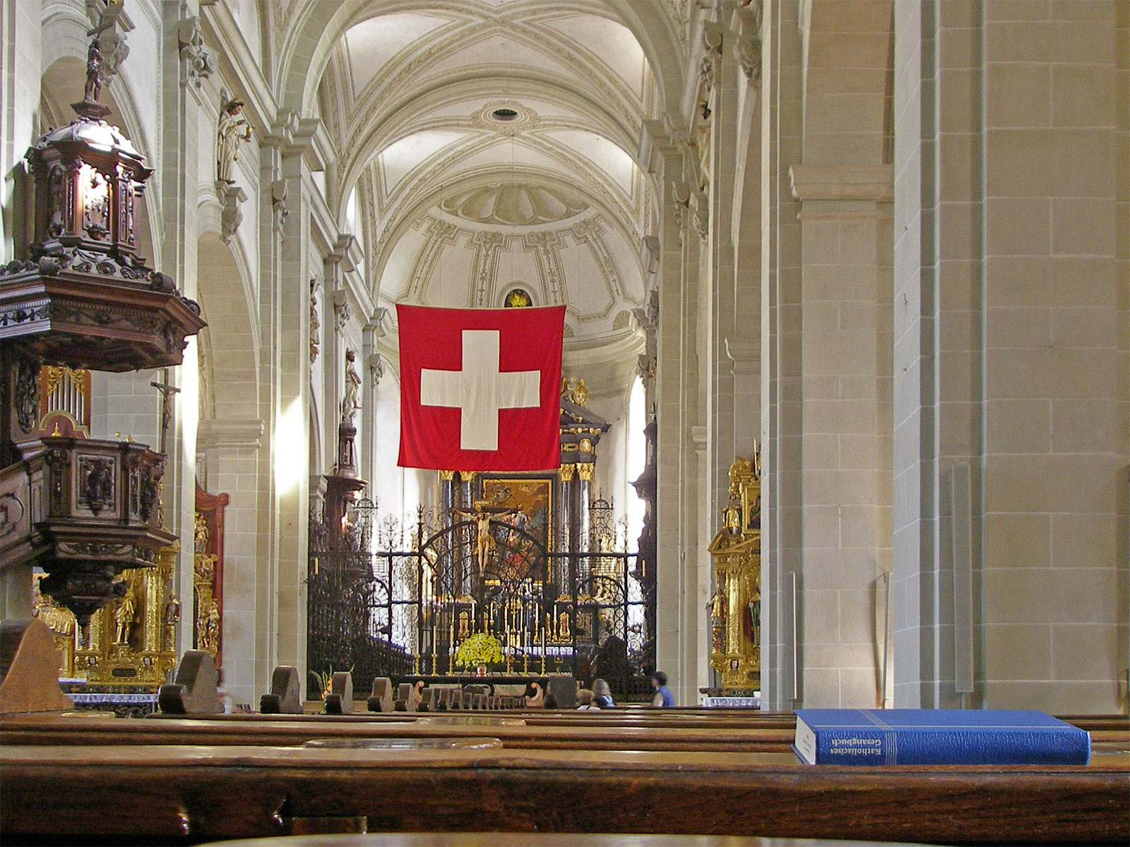 Luzern Hofkirche innen