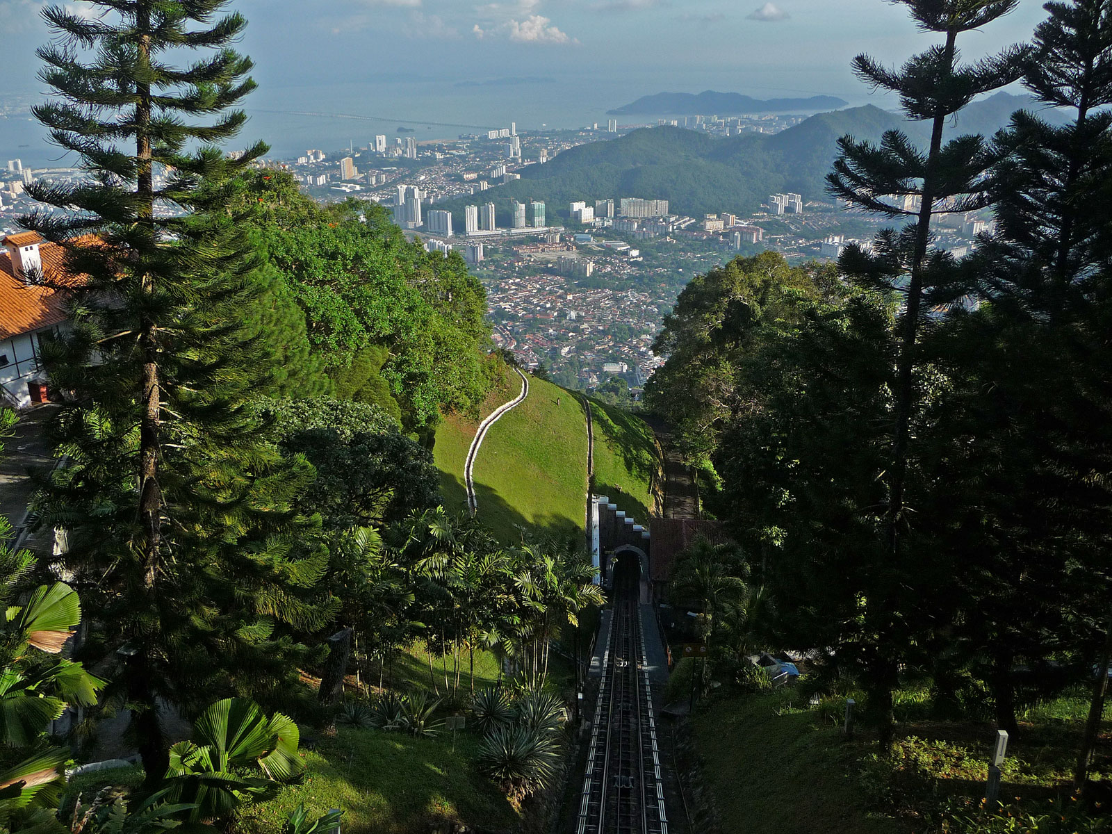 Penang Hill Blick aus Bergbahn ins Tal