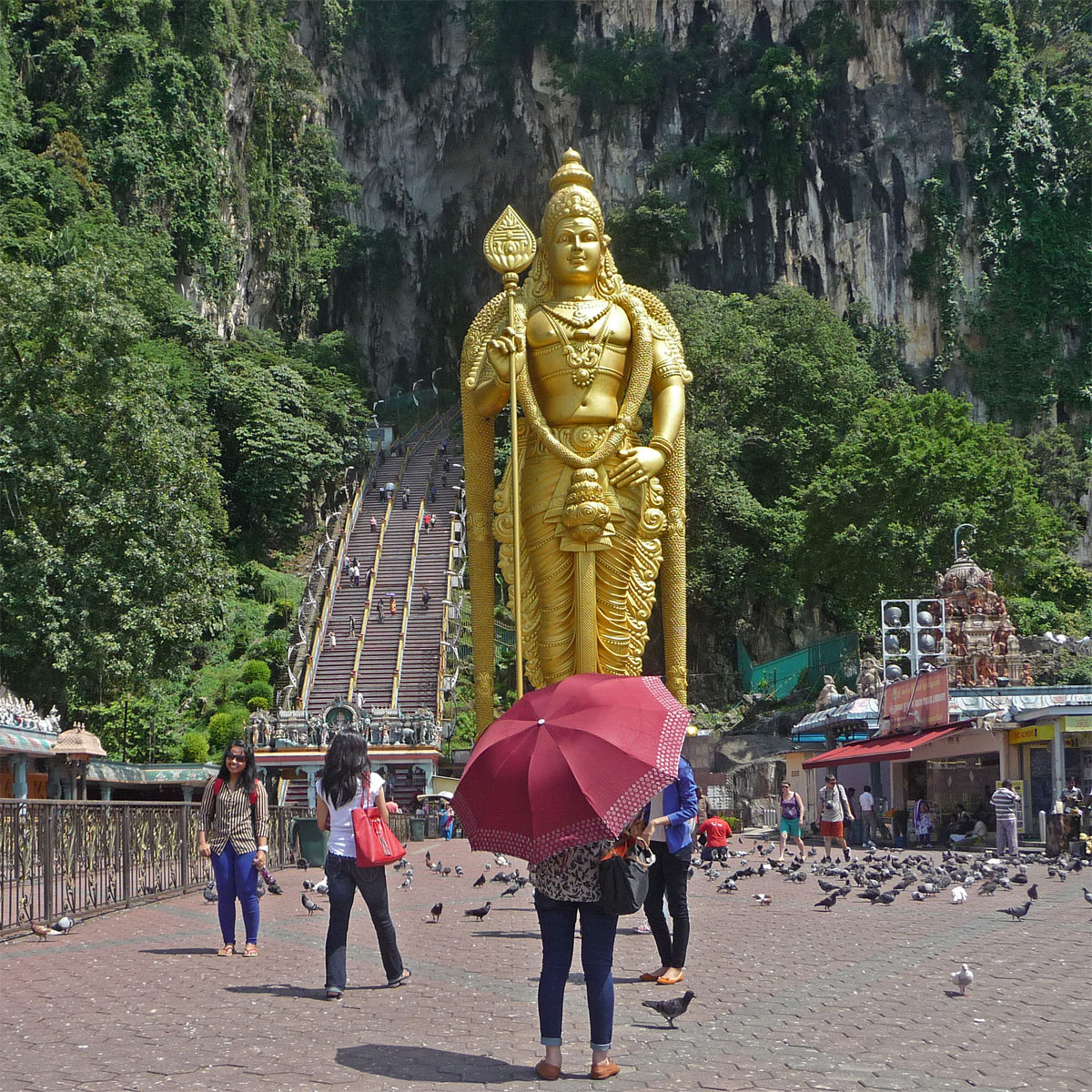 Kuala Lumpur Batu Caves goldene Statue