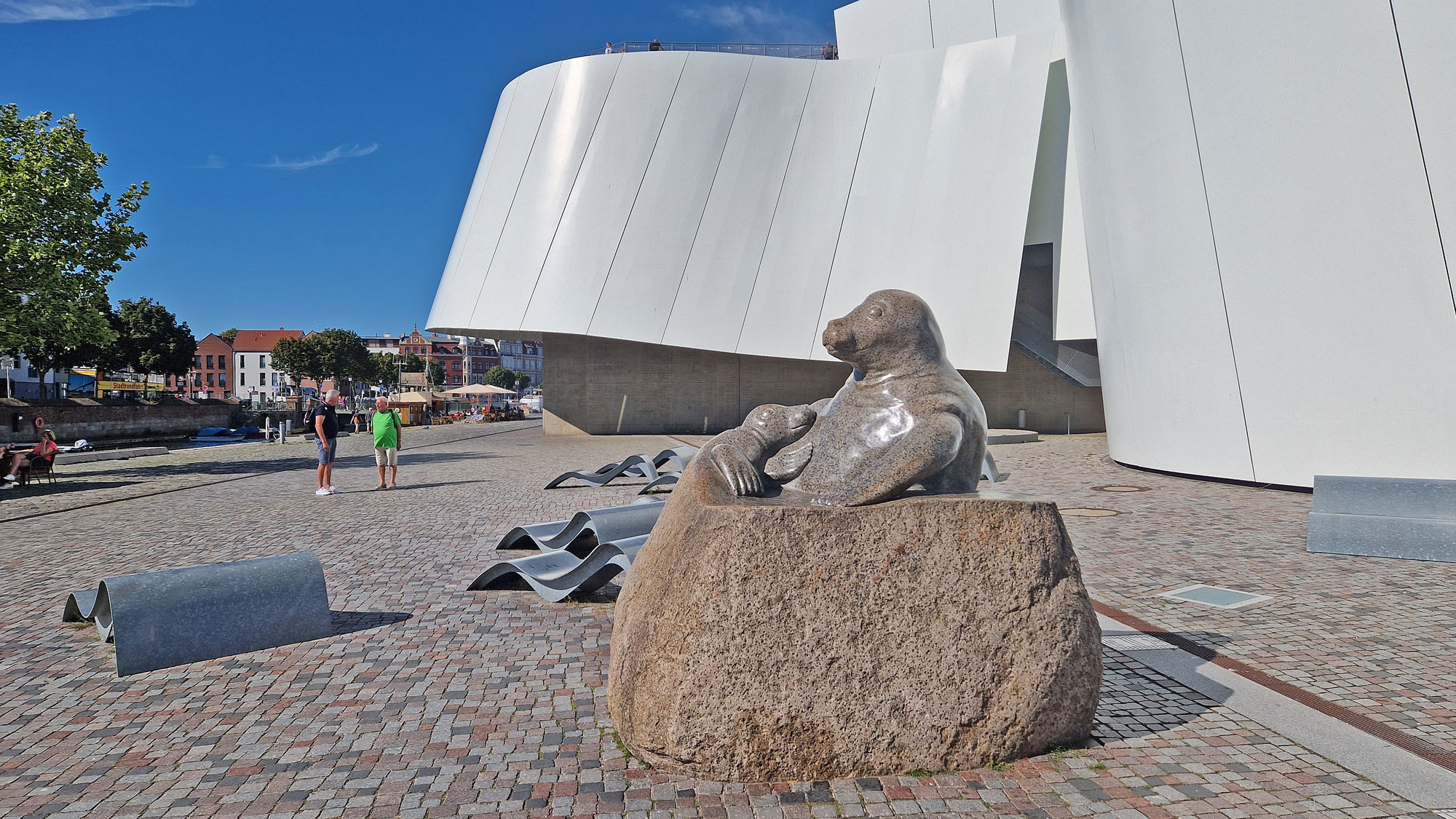 Stralsund Ozeaneum außen Seehund