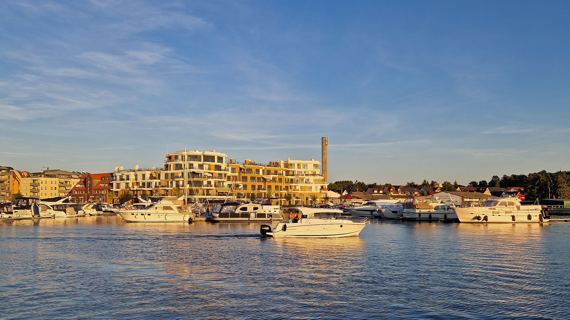 Waren Müritz Hafen Abendsonne