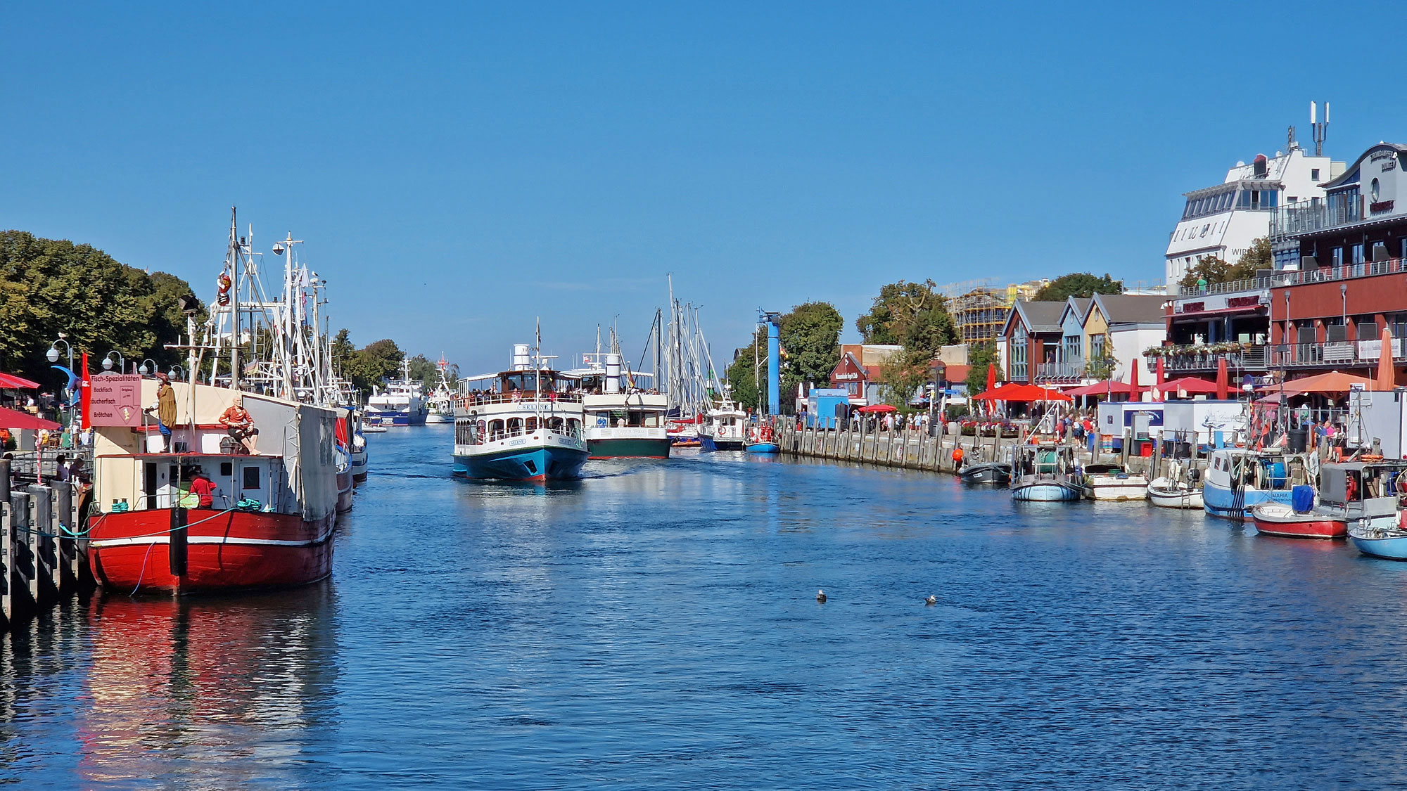 Warnemünde Alter Strom Schiffe
