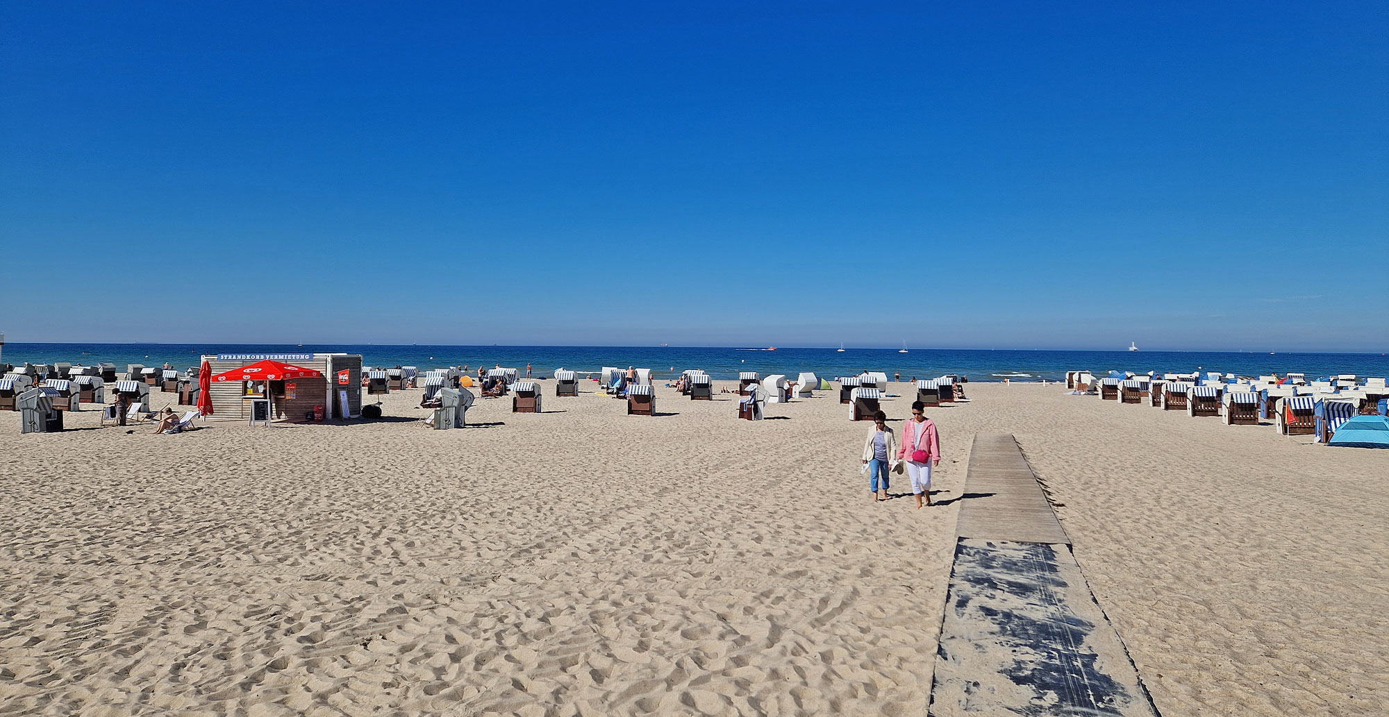 Warnemünde Strand Strandkörbe