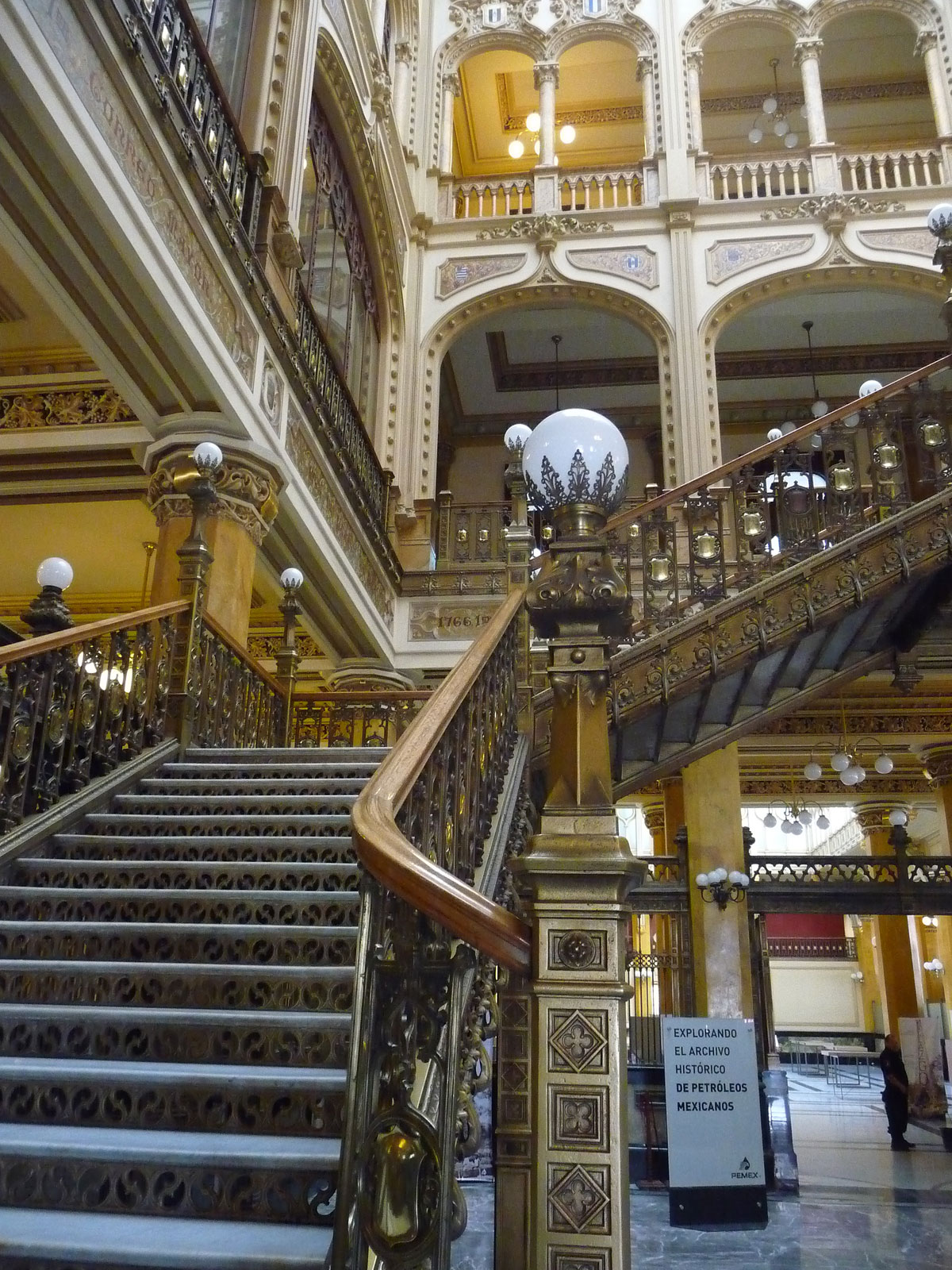Mexico City Palacio Correos Treppenhaus