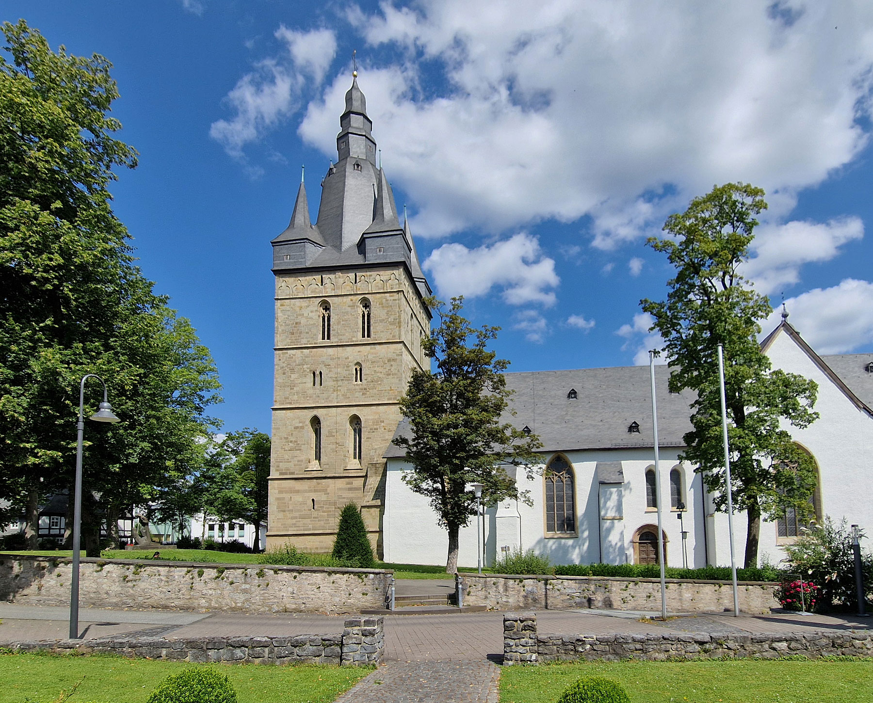 Brilon Stadtkirche außen