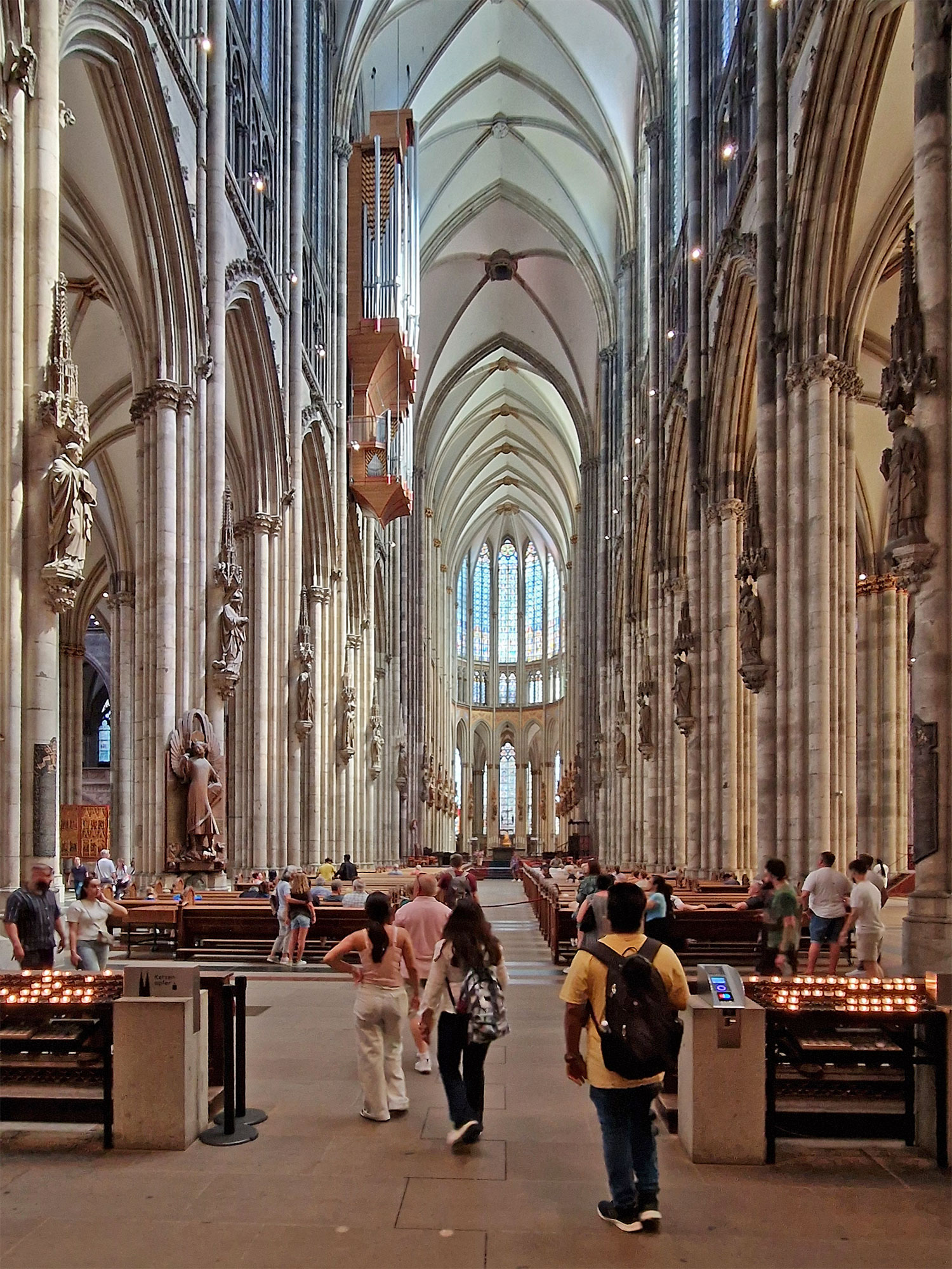 Köln Dom Hauptschiff innen