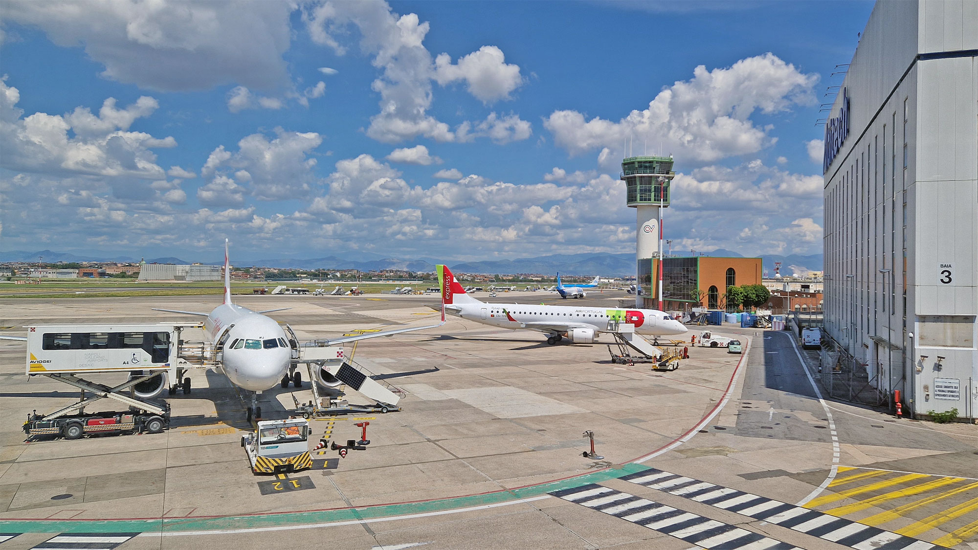 Neapel Flughafen Rollfeld