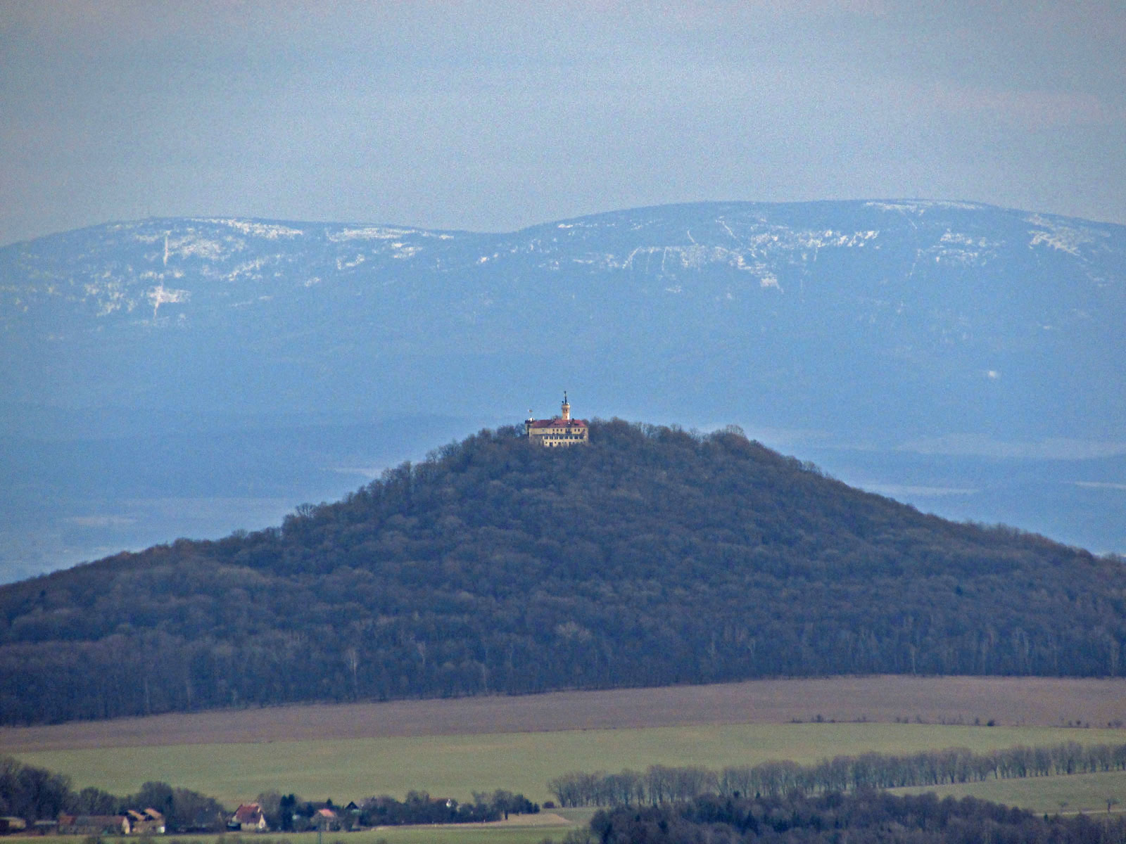 Görlitz Landeskrone von fern