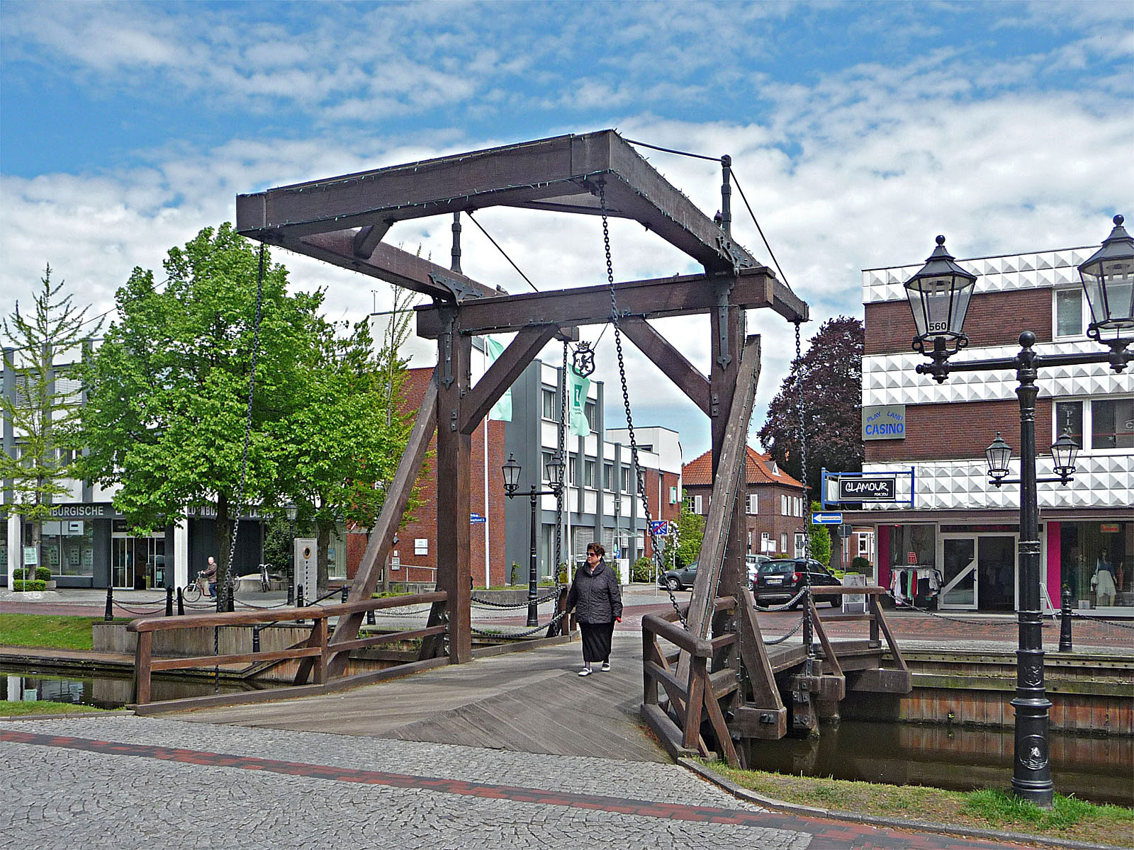Papenburg Hauptkanal Fußgängerbrücke Frühling