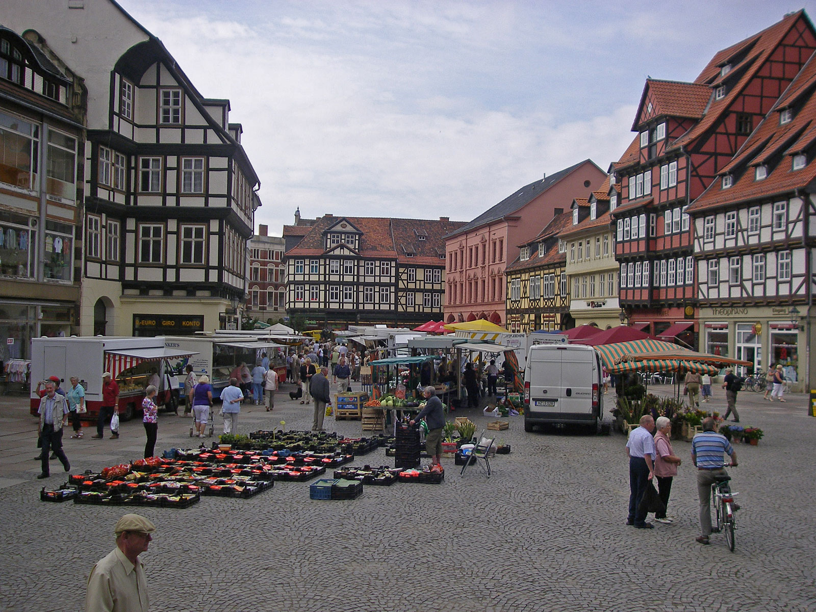 Quedlinburg Marktplatz mit Markt