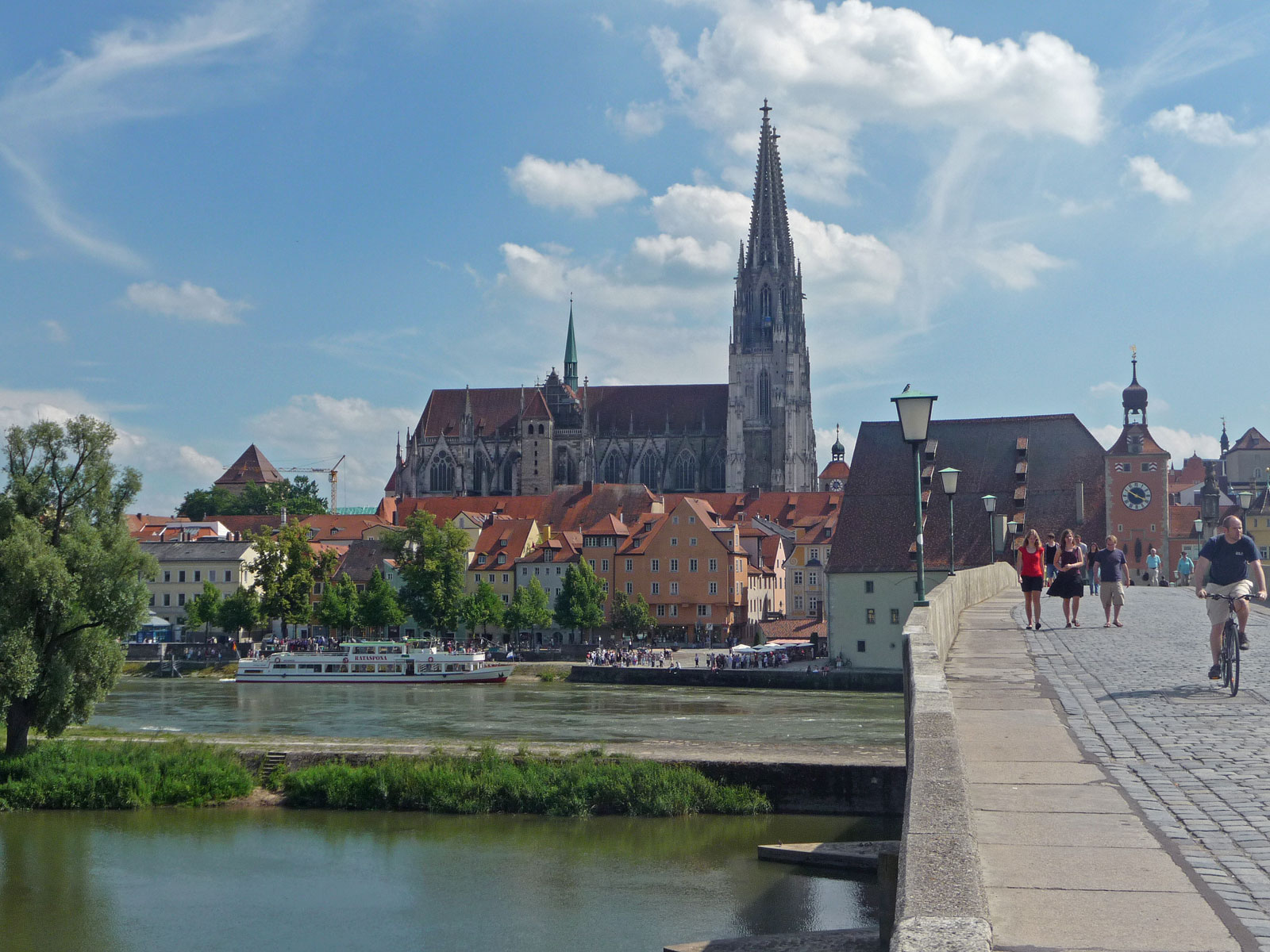 Regensburg Steinerne Brücke Blick auf Dom