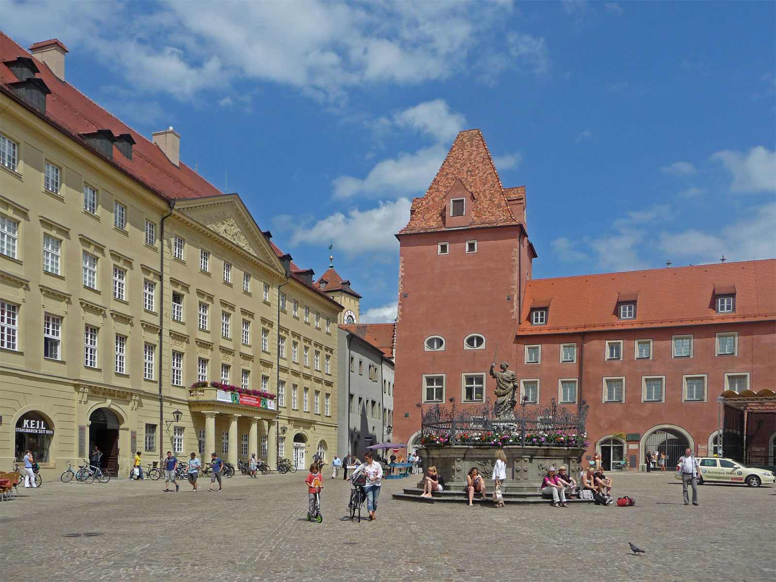 Regensburg Haidplatz Justitiabrunnen